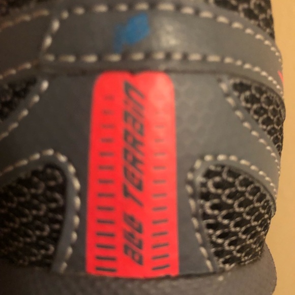 New Balance WT610GP4 Trail Shoes All Terrain Running Grey Coral Womens Size 8 B - Picture 8 of 8